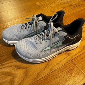 Altra Torin 6 running shoes - W 10 - LIKE NEW!